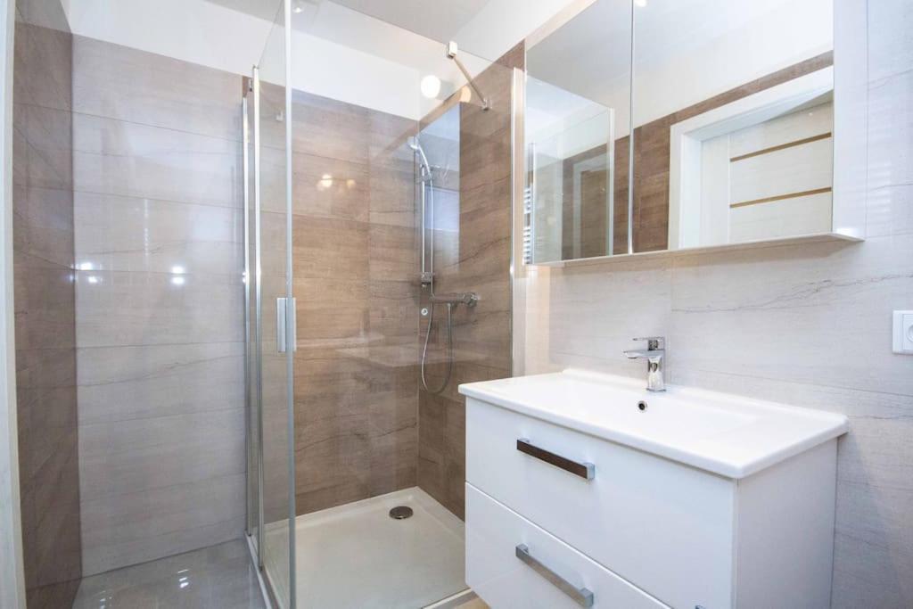 Apartment In Bratislava With Free Parking Ngoại thất bức ảnh