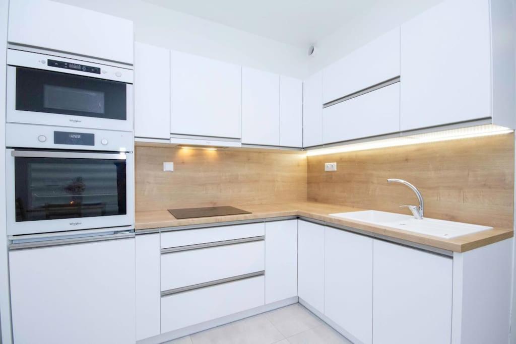 Apartment In Bratislava With Free Parking Ngoại thất bức ảnh