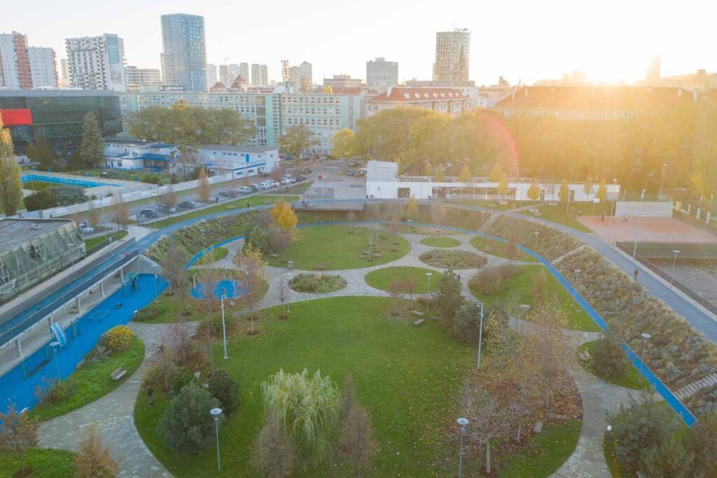 Apartment In Bratislava With Free Parking Ngoại thất bức ảnh